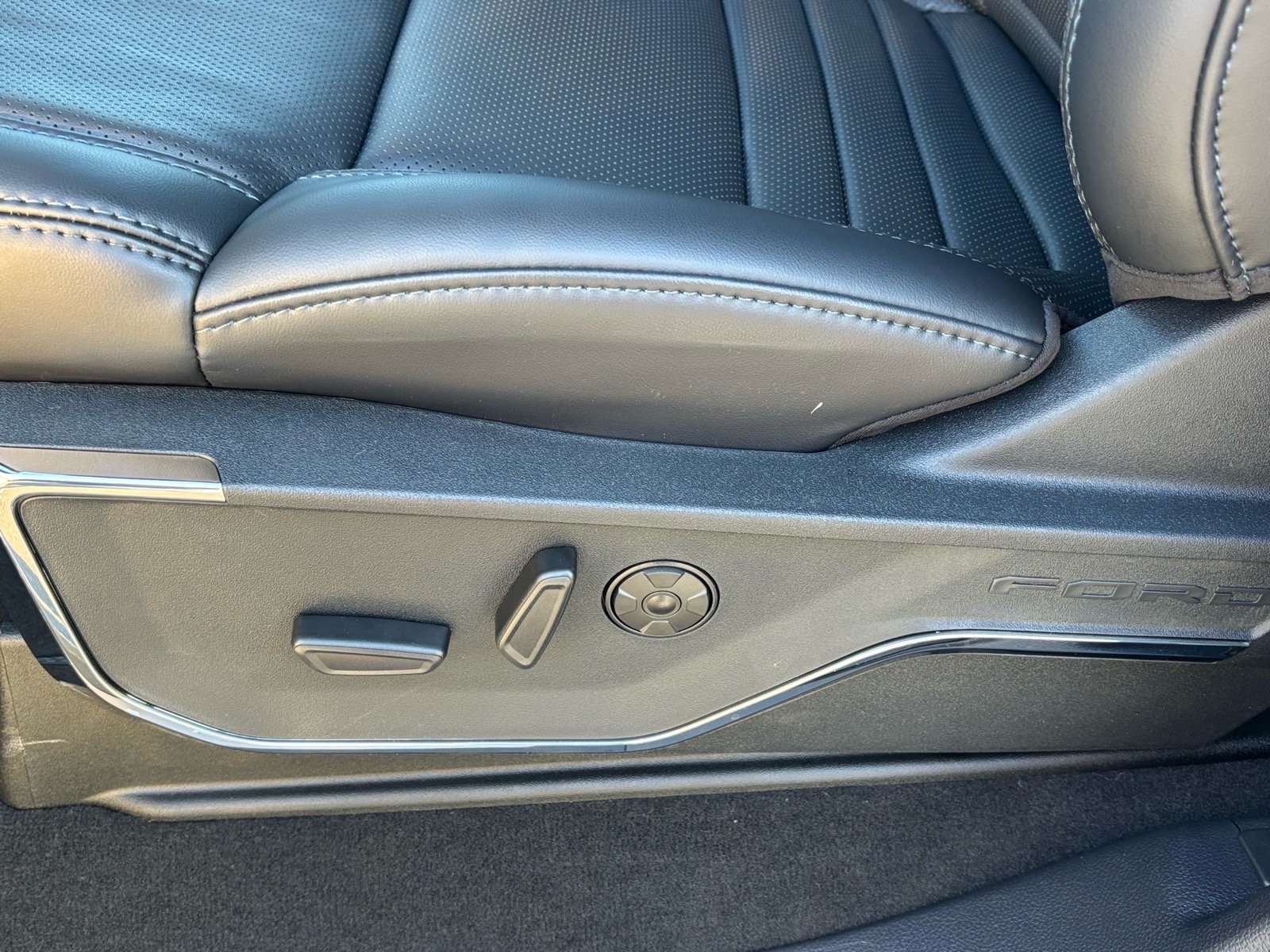 New 2026 Glacier Gray Metallic Tri-Coat Ford F-350® Platinum® image 10