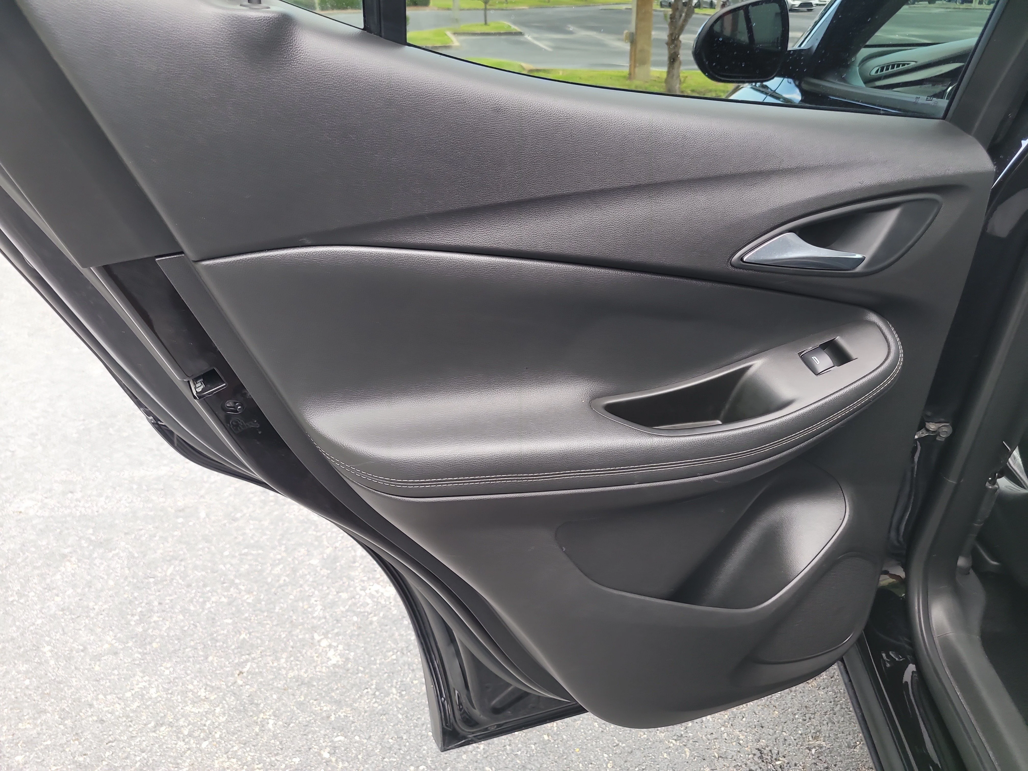 Used 2020 Ebony Twilight Metallic Buick Essence image 10
