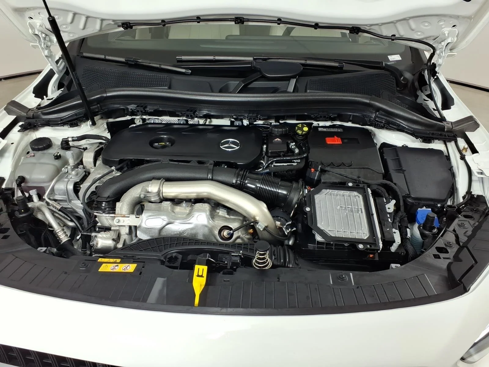 Used 2025 Polar White Mercedes-Benz GLA 250 image 26