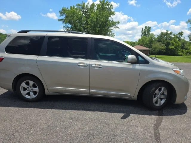 Used 2017  Toyota LE image 7