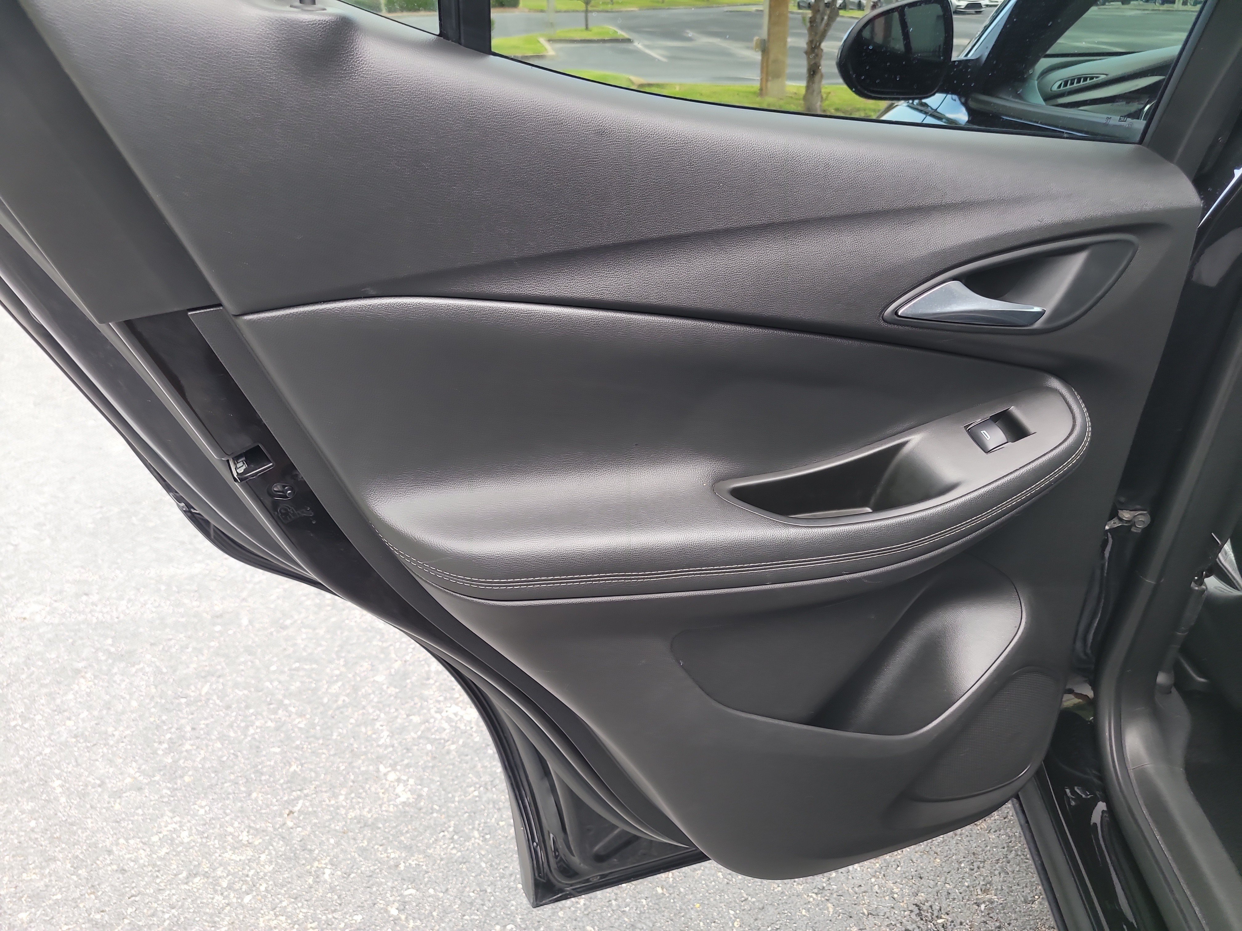Used 2020 Ebony Twilight Metallic Buick Essence image 10