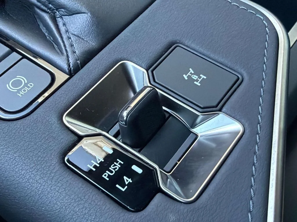 Used 2024 Incognito Lexus Premium+ image 23
