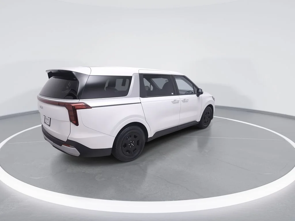 Used 2025 White Kia LXS image 7