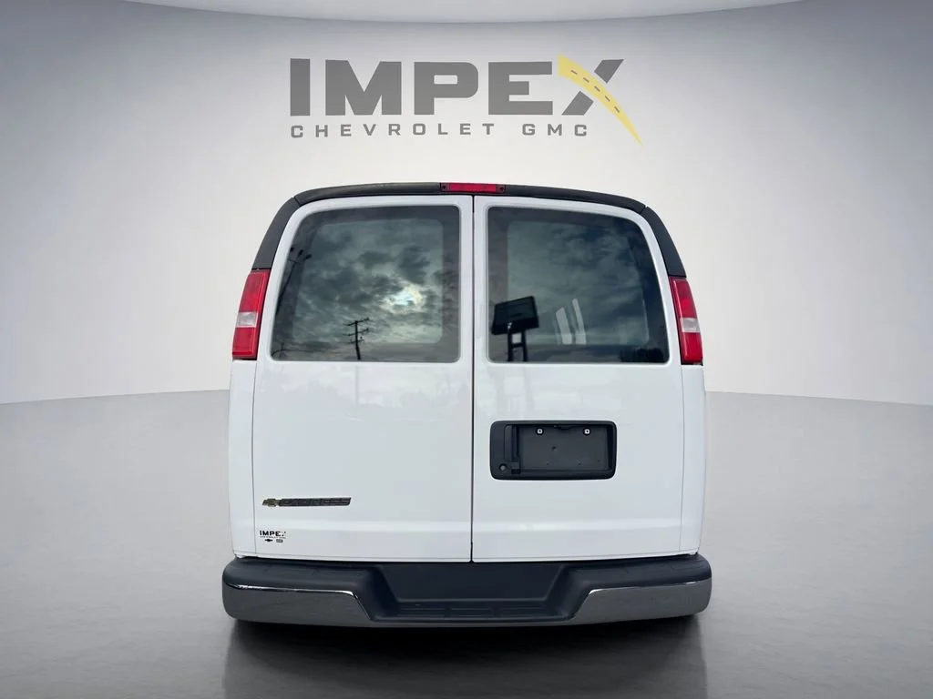 Used 2023 Summit White Chevrolet WT image 4