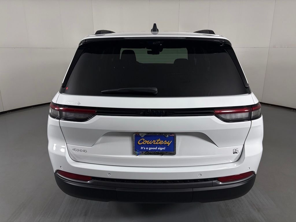 New 2026 Bright White Clear-Coat Exterior Paint Jeep  image 7