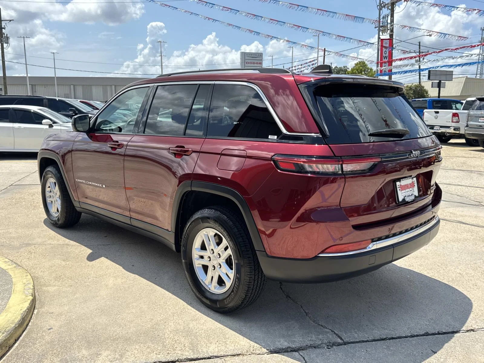 Used 2024 Velvet Red Pearlcoat Jeep Laredo image 5