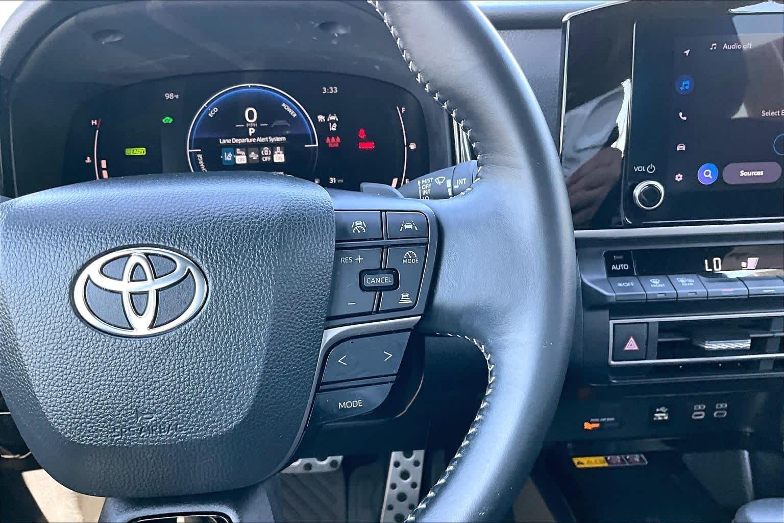 Certified Used 2025 Ice Cap Toyota SE image 24
