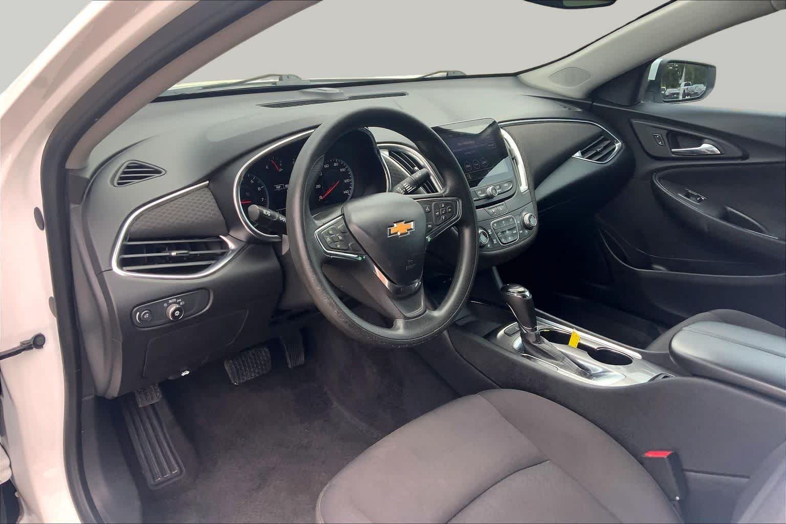 Used 2020 Summit White Chevrolet LT image 17
