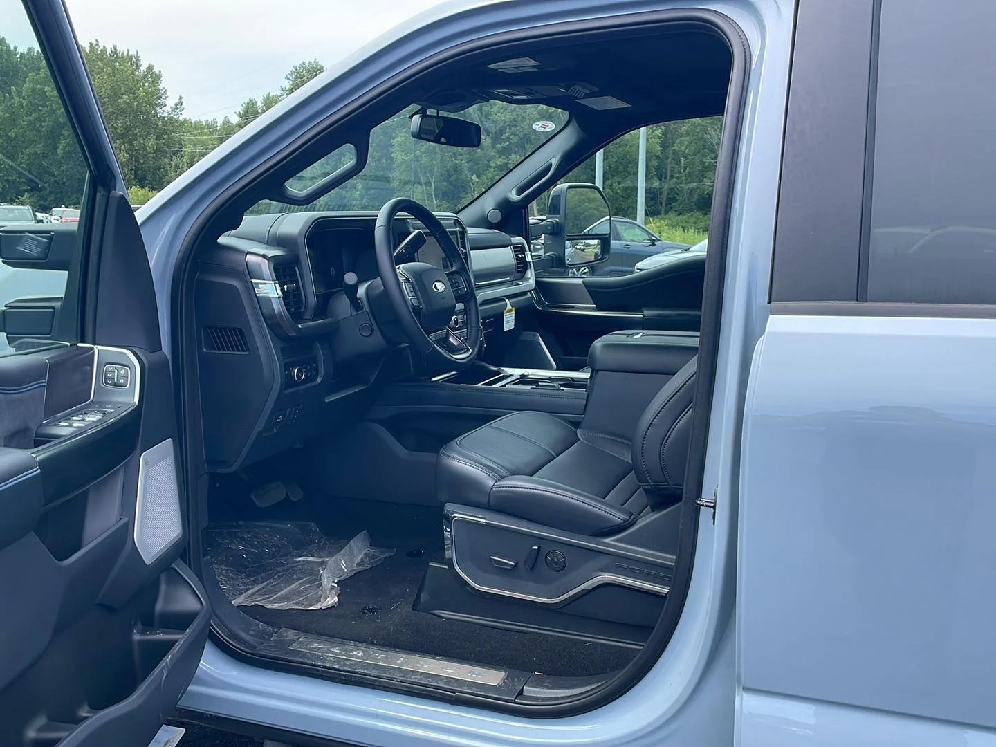 New 2026 Glacier Gray Metallic Tri-Coat Ford Platinum image 12