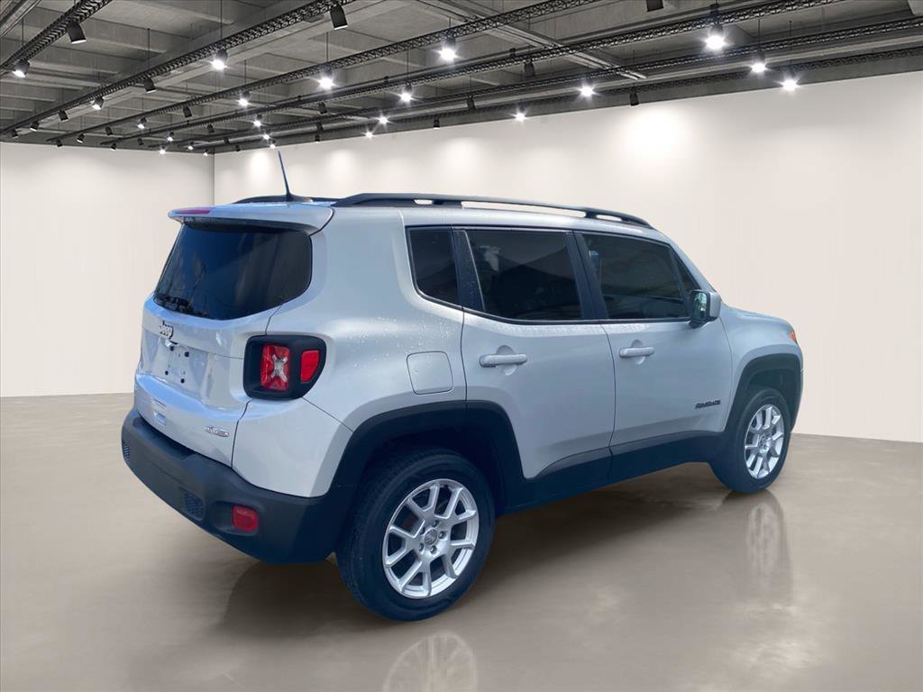 Used 2020 Glacier Metallic Clearcoat Jeep Latitude image 7