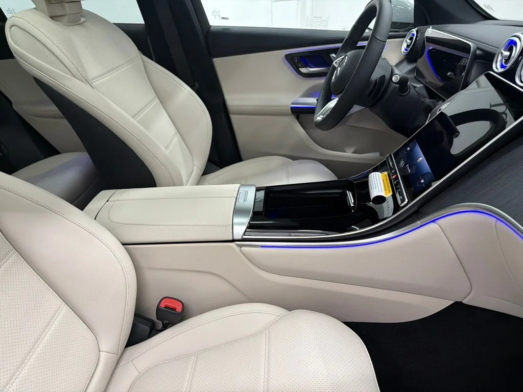 New 2027 White Mercedes-Benz GLC 300 image 28