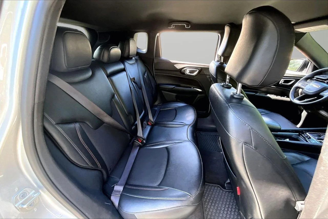 Used 2024 Silver Jeep Trailhawk image 21
