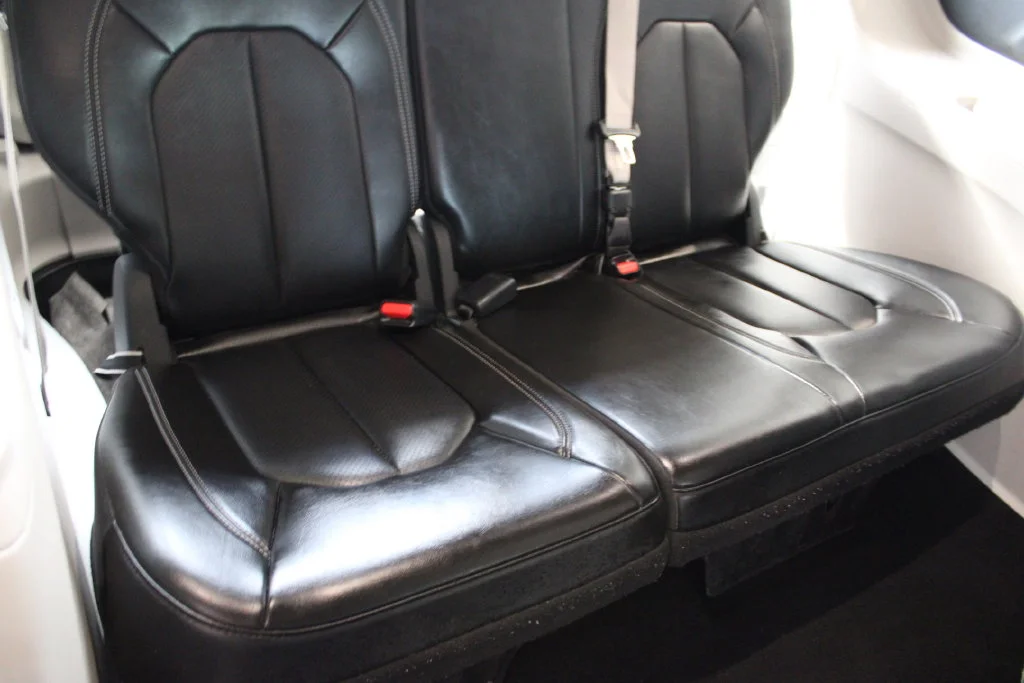 Used 2024 Black Chrysler Touring L image 27