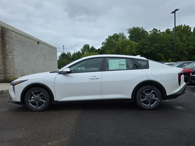 New 2026 Snow White Pearl Kia LXS image 2