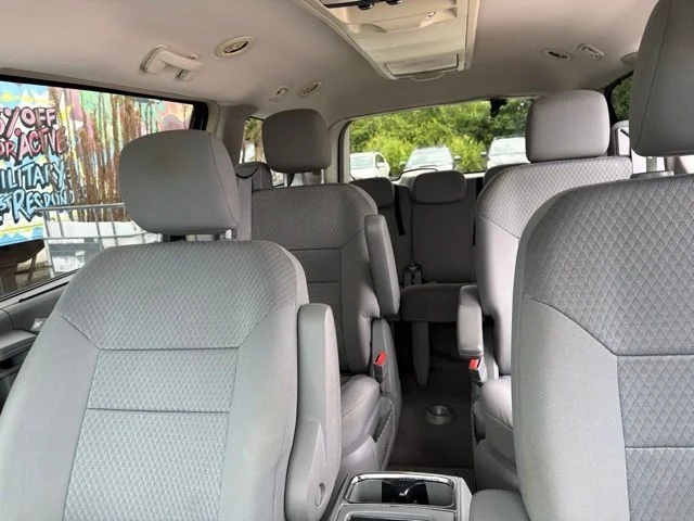 Used 2009 Green Chrysler Touring image 16