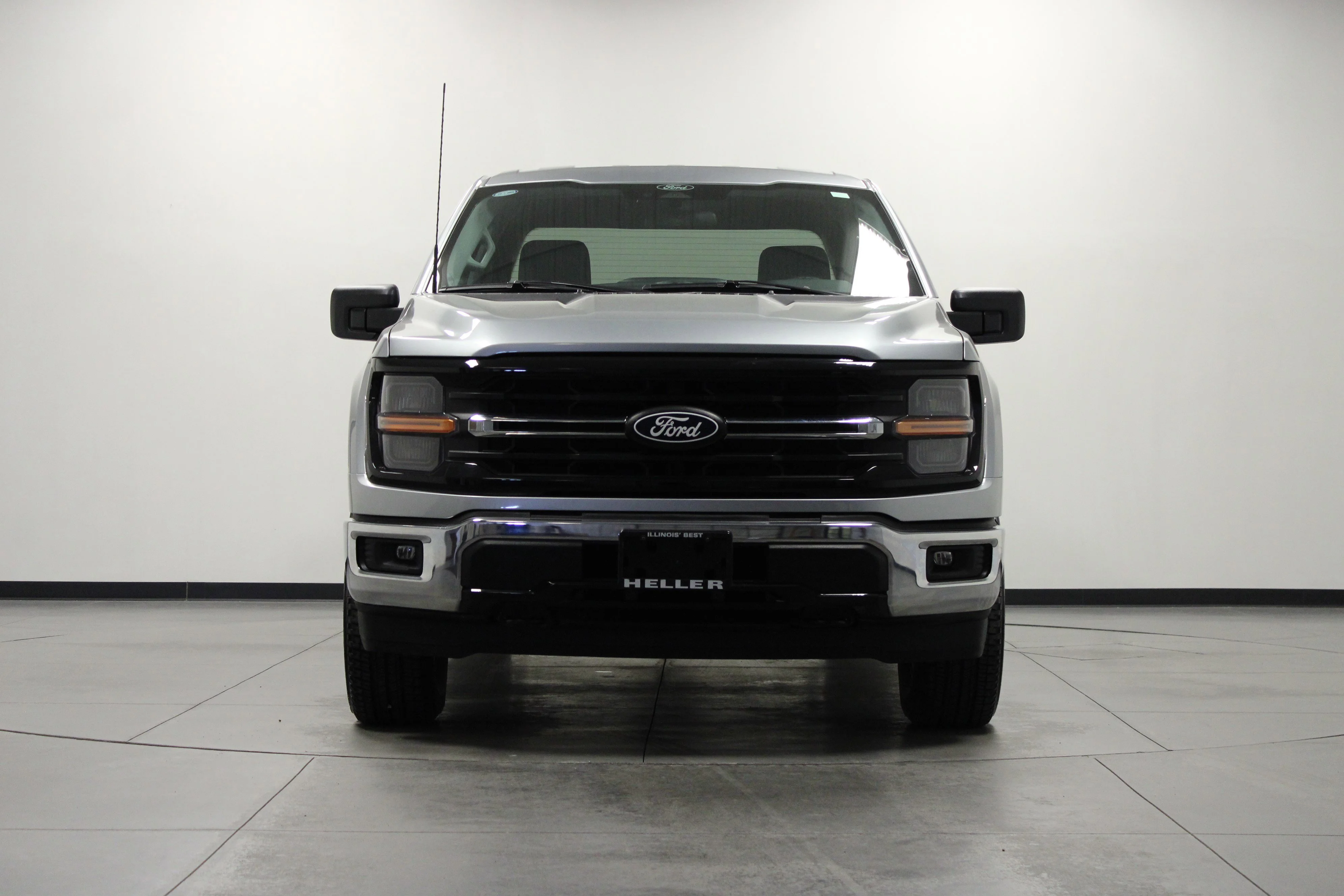 Used 2025 Iconic Silver Metallic Ford XLT image 9