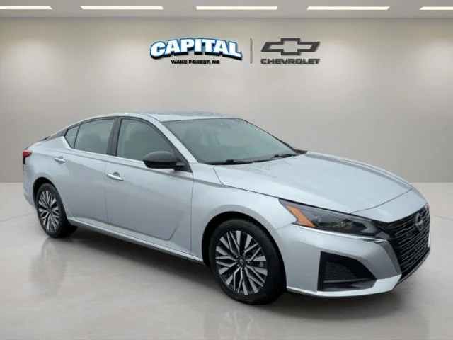 Used 2024 Silver Nissan 2.5 SV image 7