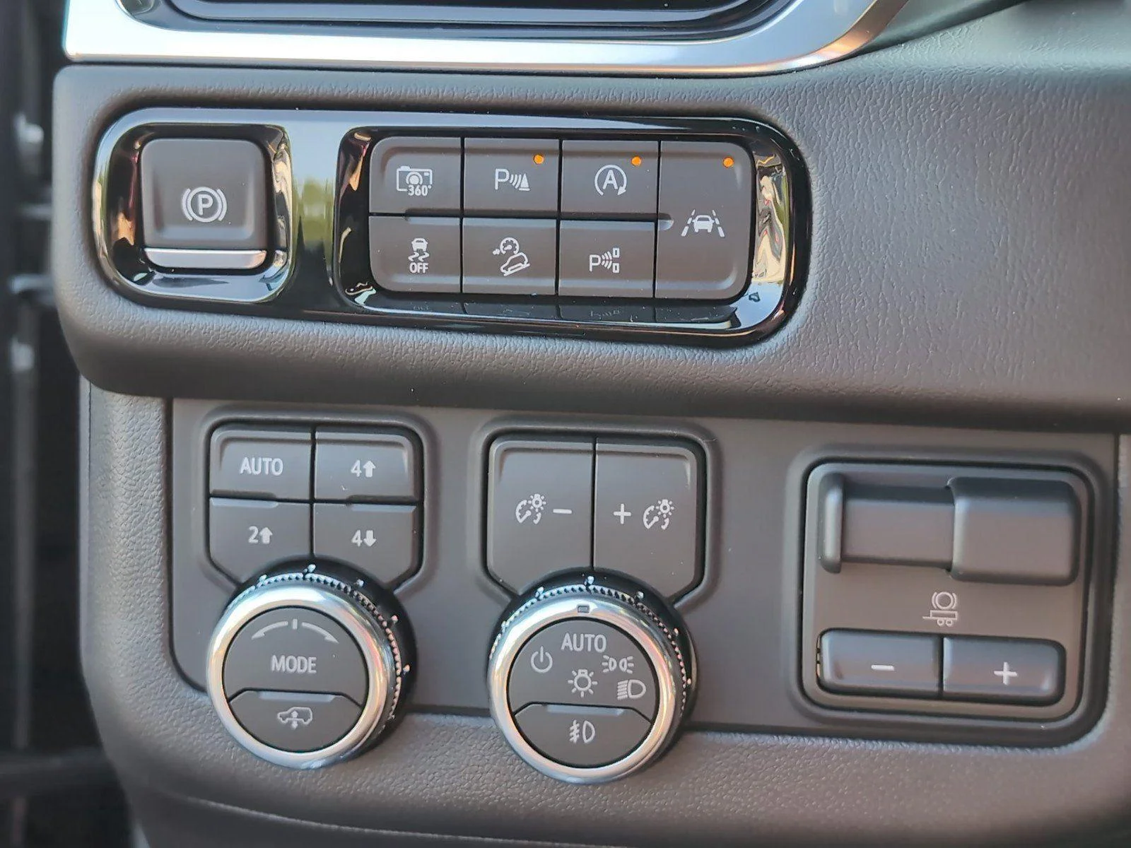 New 2026 Sterling Metallic GMC Denali image 32