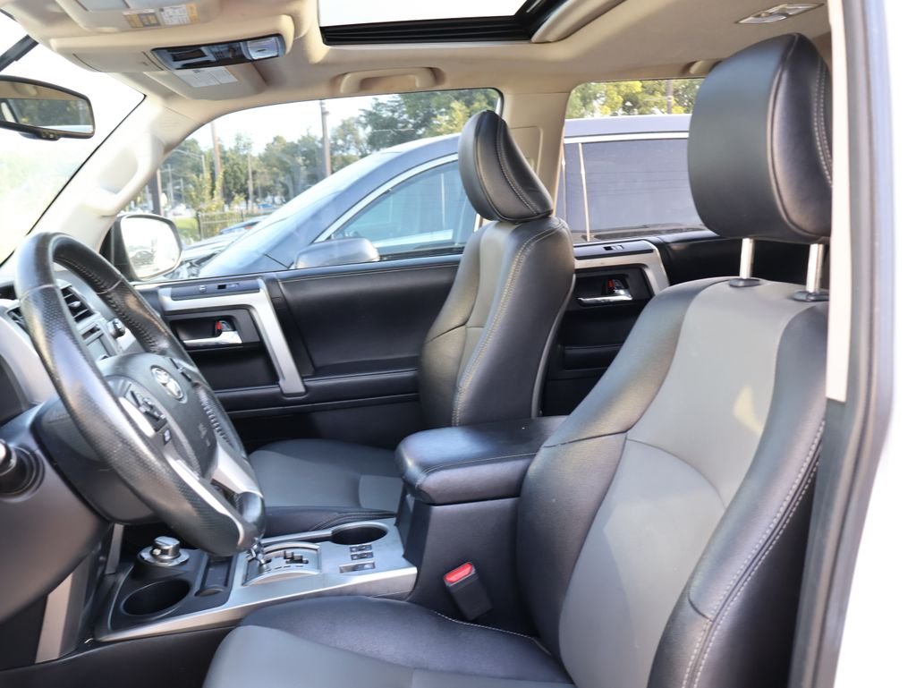 Used 2018 White Toyota SR5 Premium image 11