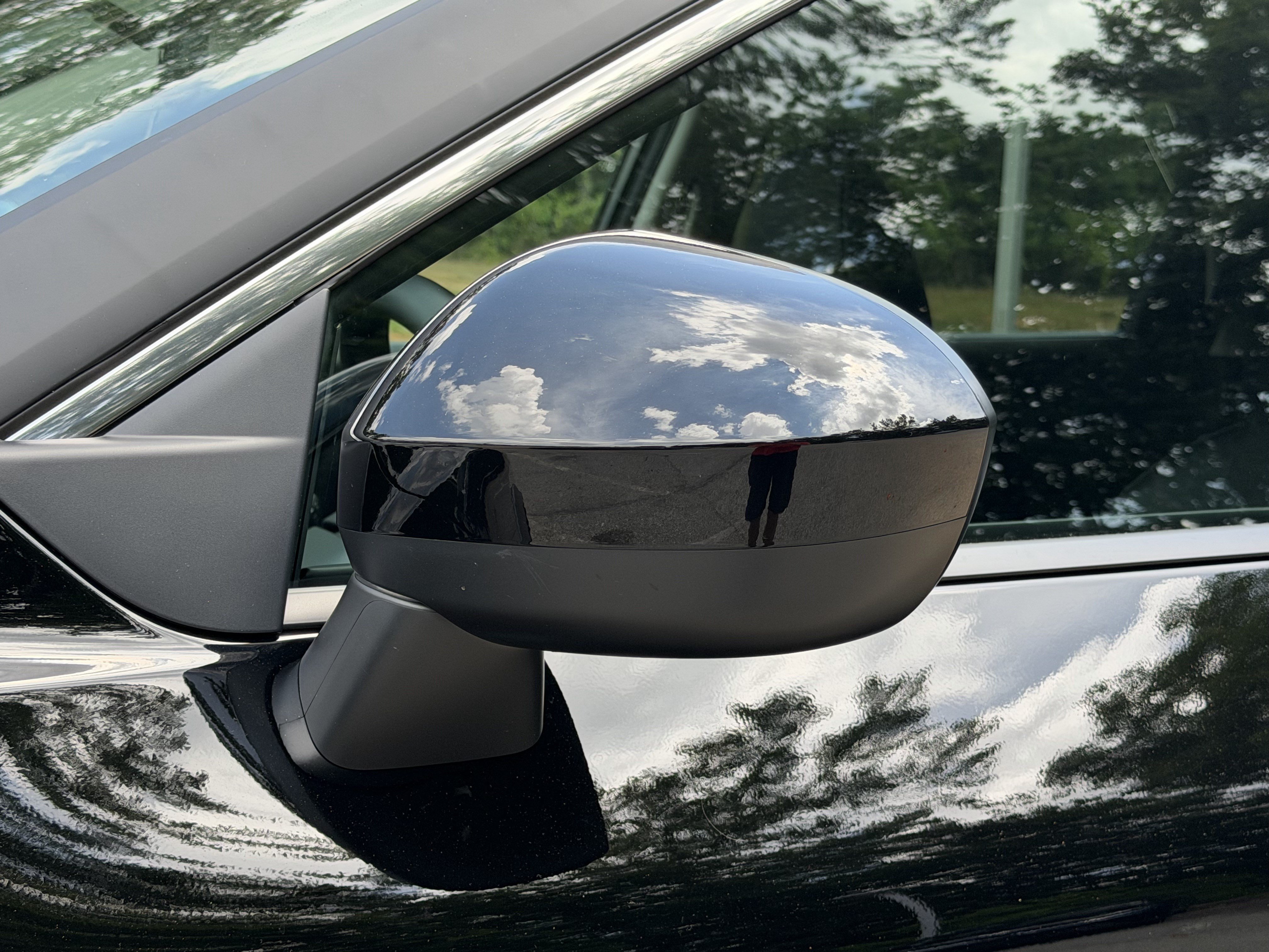Used 2025 Super Black Nissan SV image 31