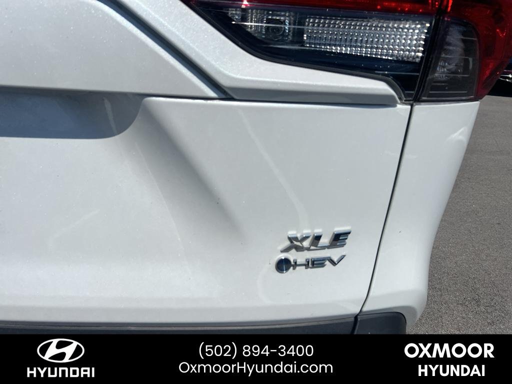 Used 2025 Wind Chill Pearl Toyota Hybrid XLE Premium image 9