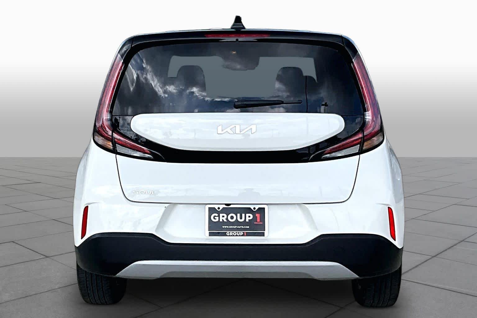 Used 2025 Clear White/Black Roof Kia S image 5