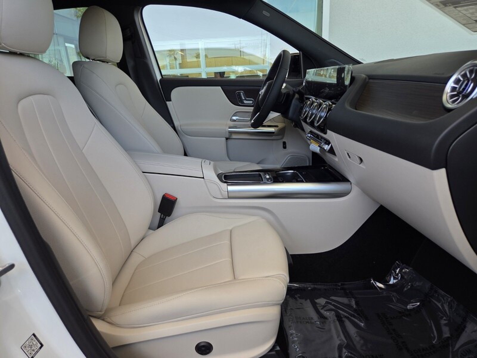 New 2026 Polar White Mercedes-Benz GLA 250 SUV image 18