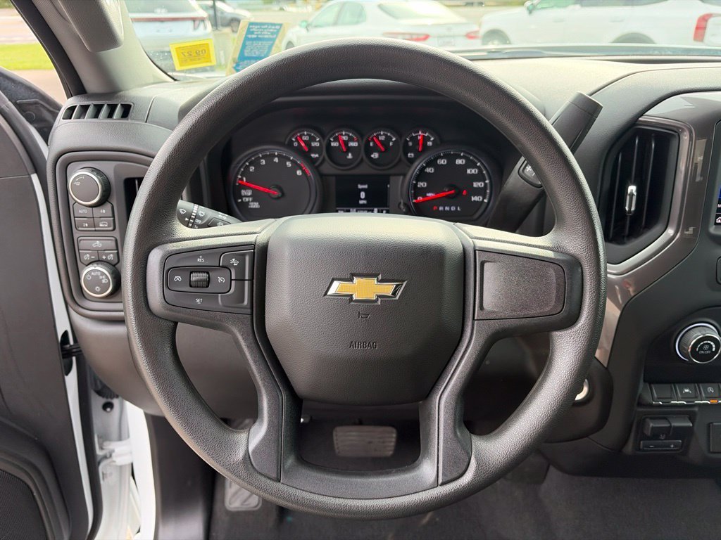 Used 2024 White Chevrolet Custom image 25