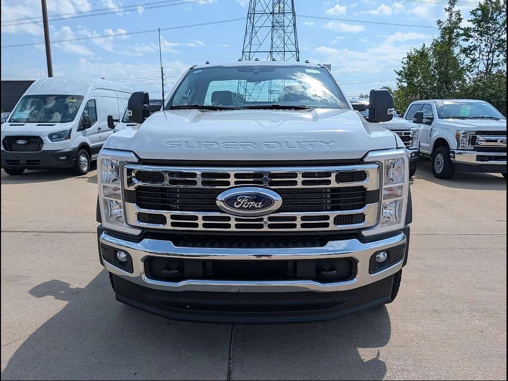 New 2026 Oxford White Ford F-550® XL image 2