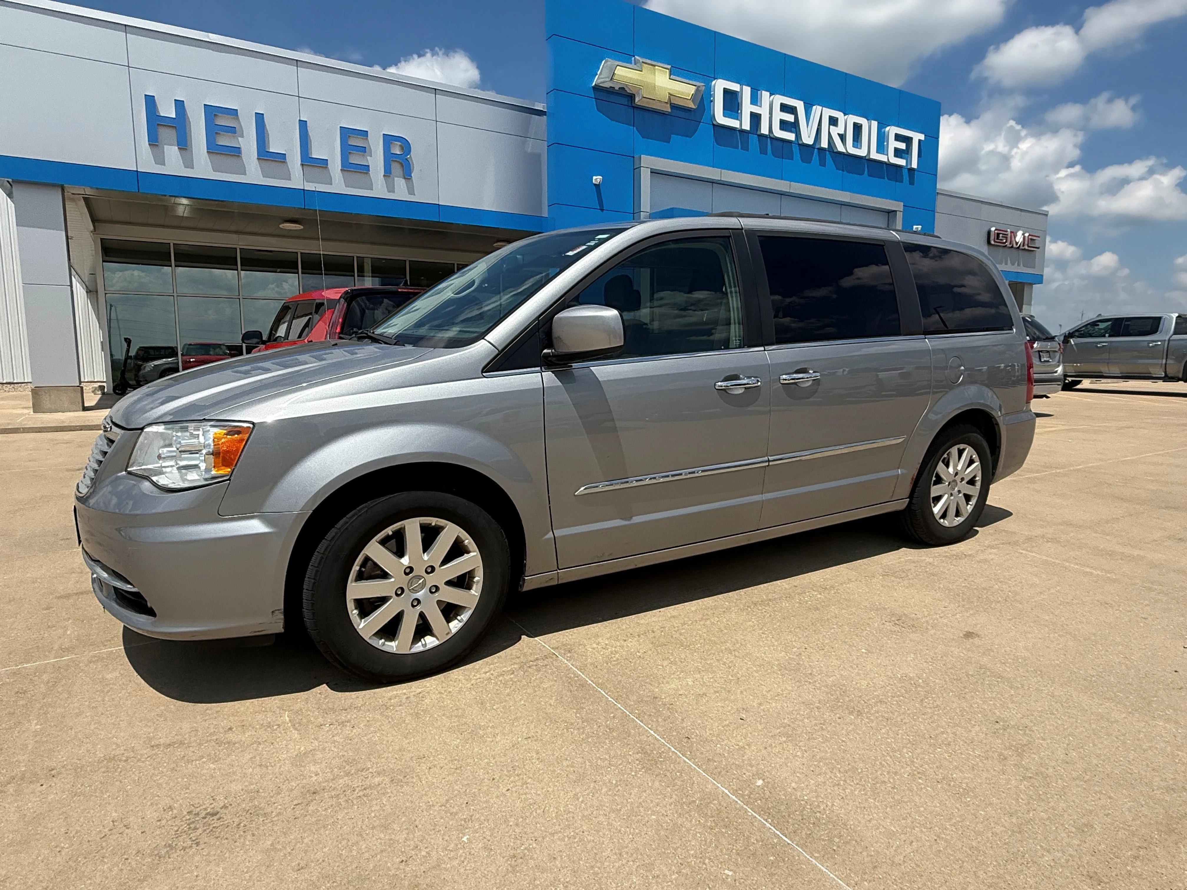 Used 2015 Billet Silver Metallic Clearcoat Chrysler Touring image 3