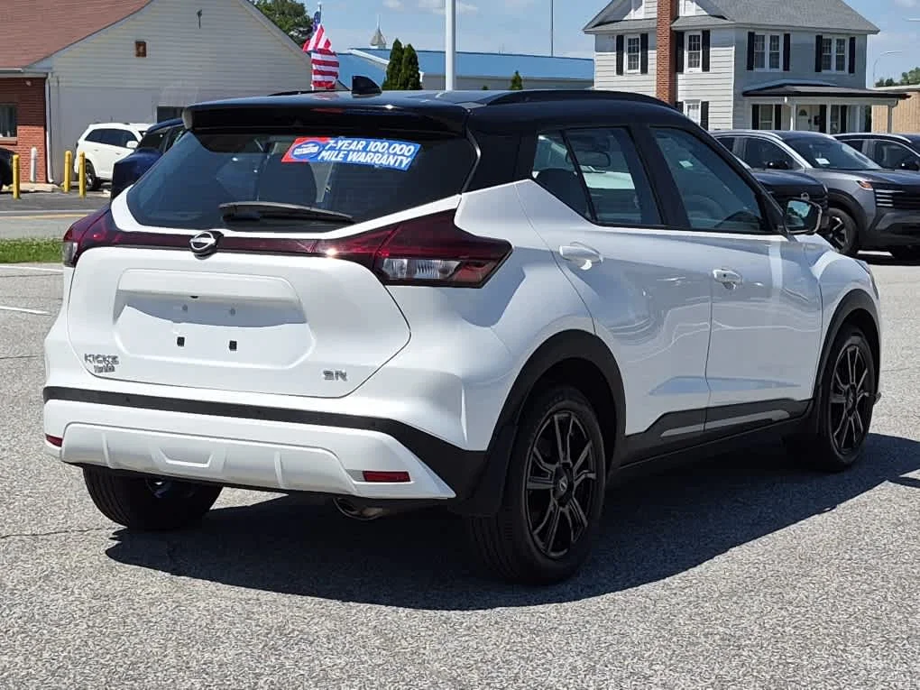 Certified Used 2023 Aspen White Tricoat/Super Black Nissan SR image 3