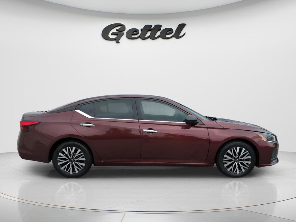 Used 2024  Nissan 2.5 SV image 4