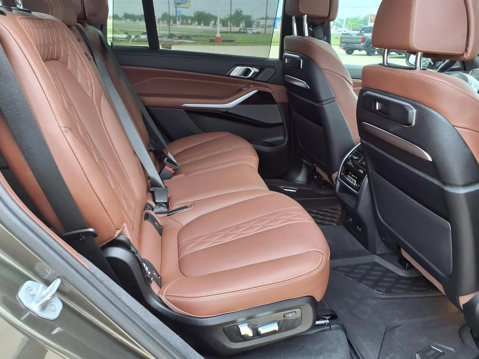 Used 2024 Green BMW M60i image 21