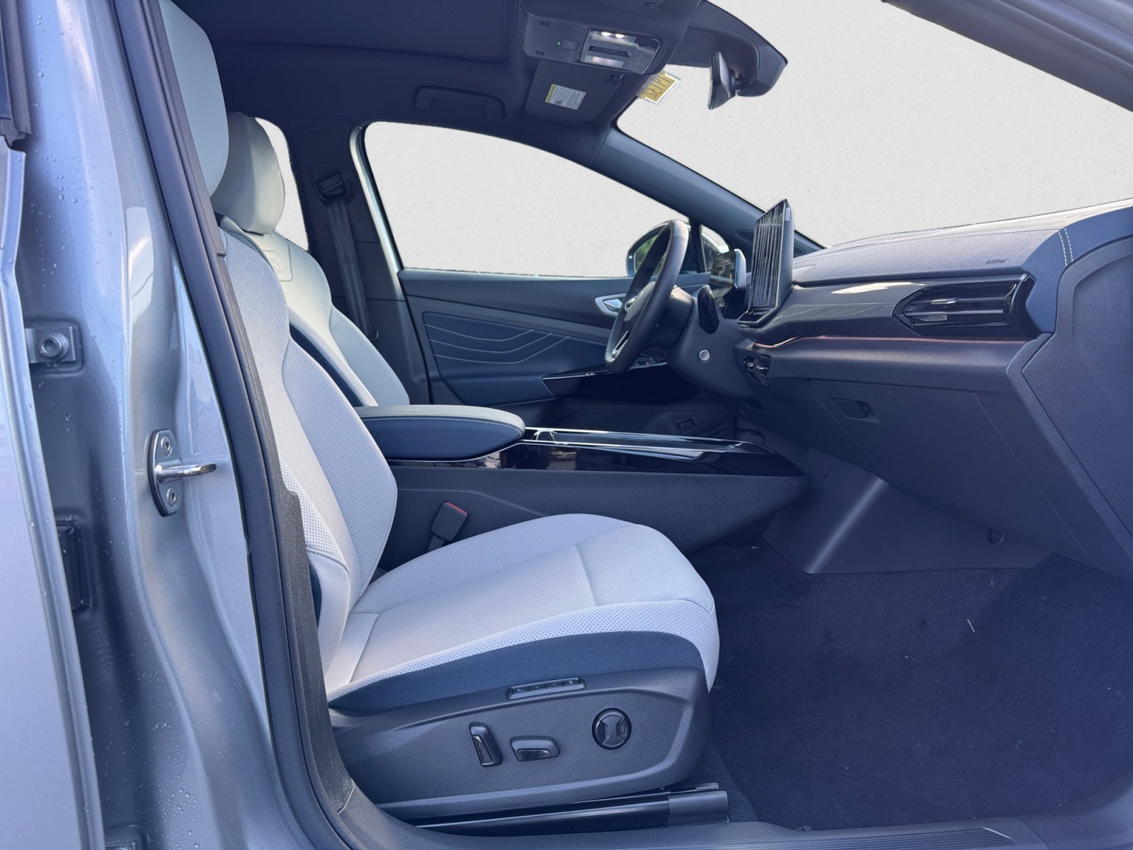 New 2025 Silver Volkswagen Pro S image 15