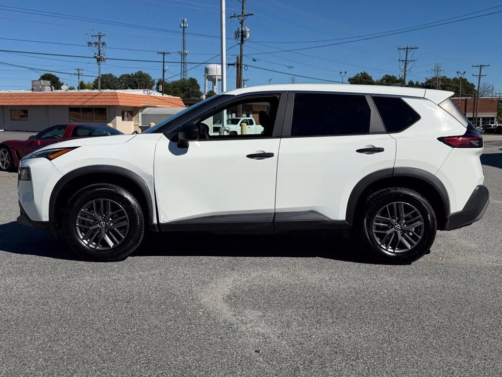 Used 2023 Glacier White Nissan S image 31