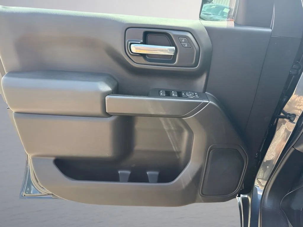 Used 2020 SHADOW GRAY METALLIC Chevrolet Custom image 22