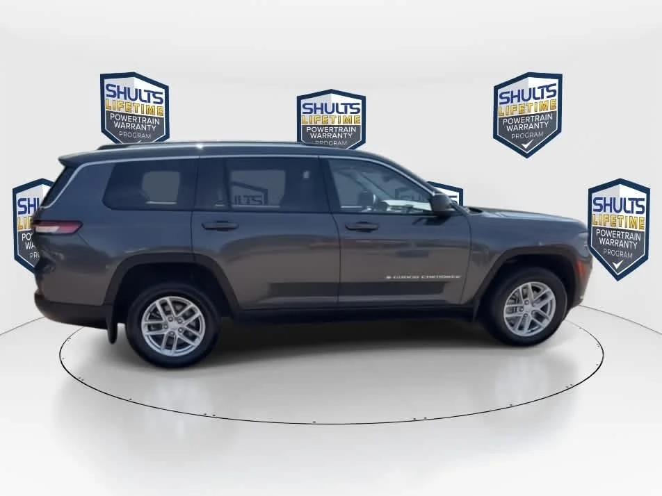 Used 2022 Baltic Gray Metallic Clearcoat Jeep Laredo image 9