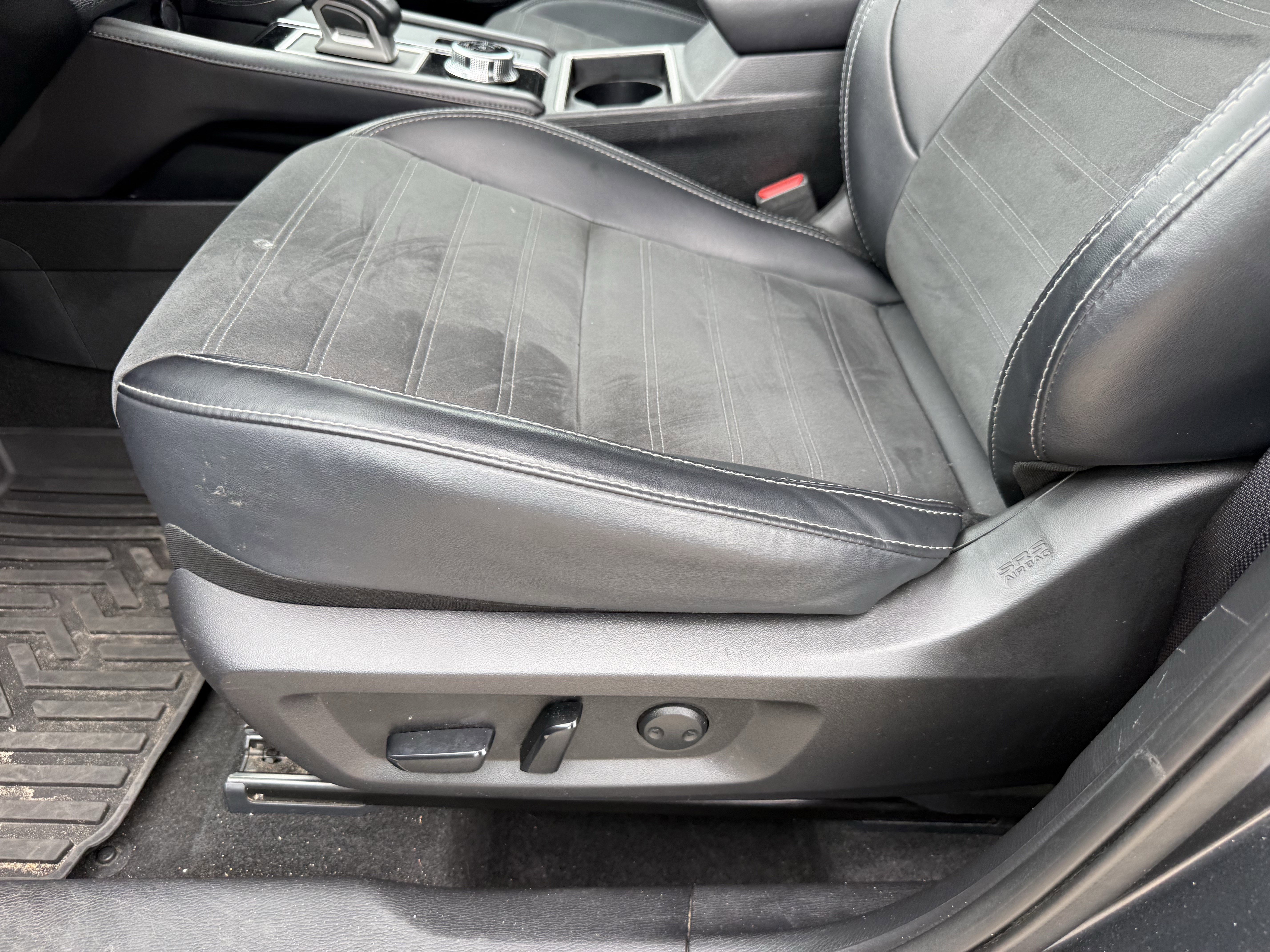 Used 2024 Gray Mitsubishi SE image 28