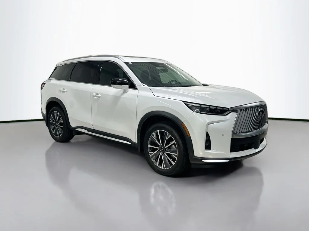 Certified Used 2026 White INFINITI LUXE image 7