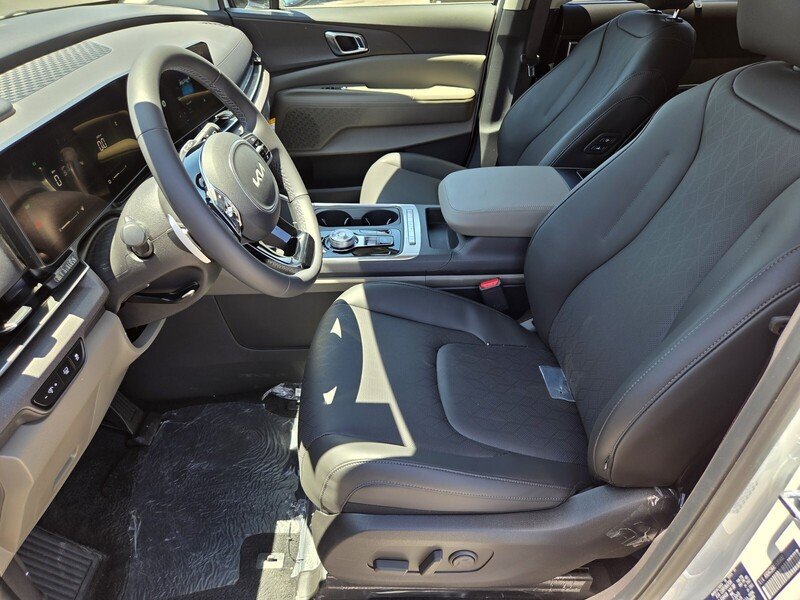 New 2026 Snow White Pearl Kia EX image 6