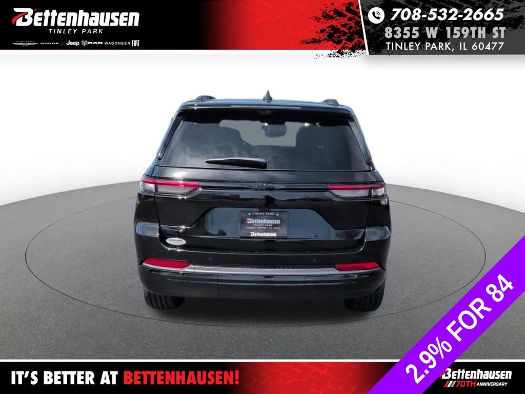 New 2026 Diamond Black Crystal Pearl-Coat Exterior Paint Jeep Limited Reserve image 9