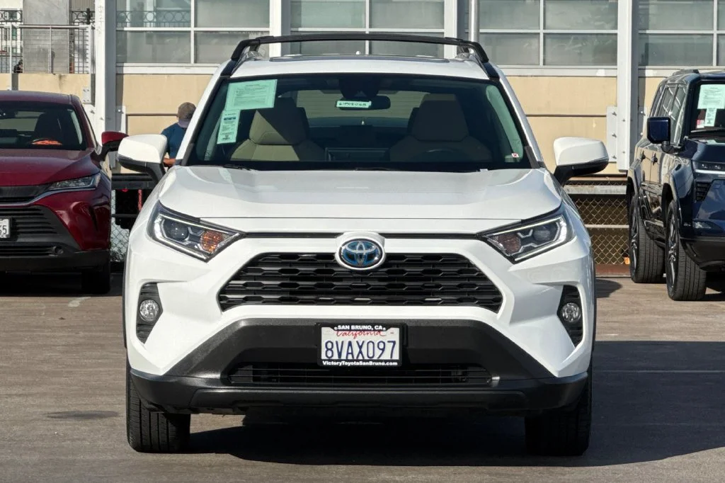 Used 2021 Super White Toyota XLE image 9