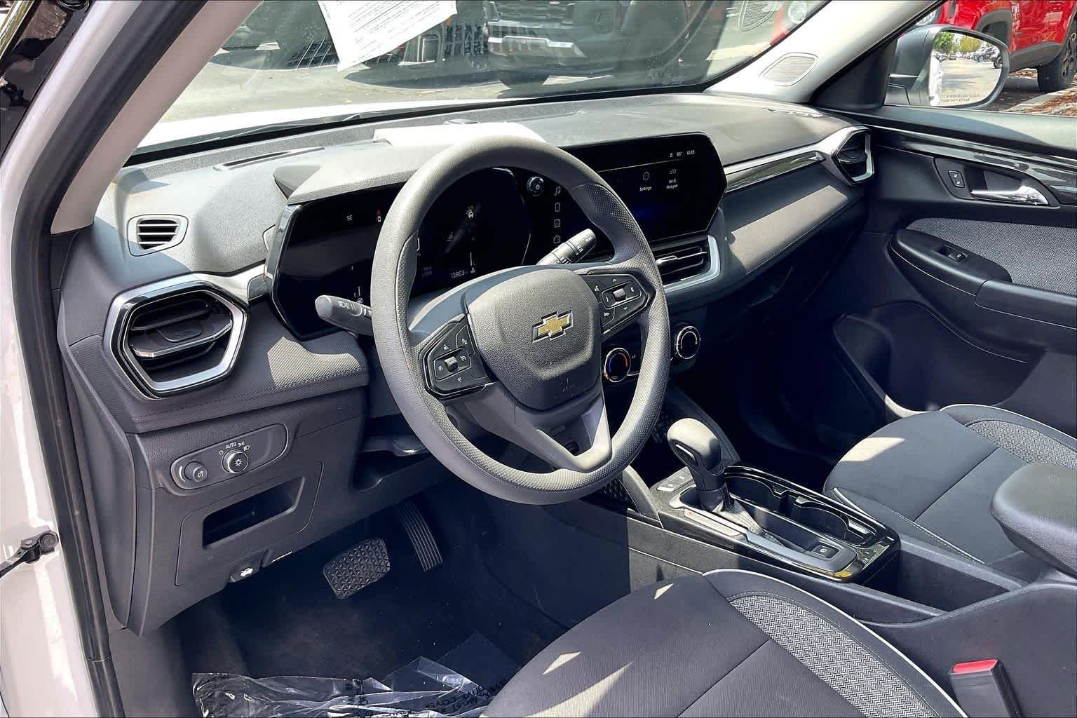 2025 Chevrolet Trailblazer LS - Photo 14
