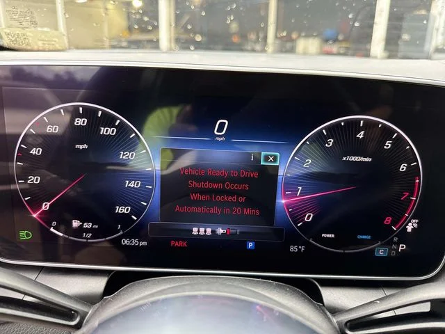 Used 2024  Mercedes-Benz GLC 300 image 34