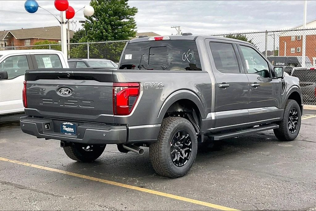 New 2026 Carbonized Gray Metallic Ford XLT image 12