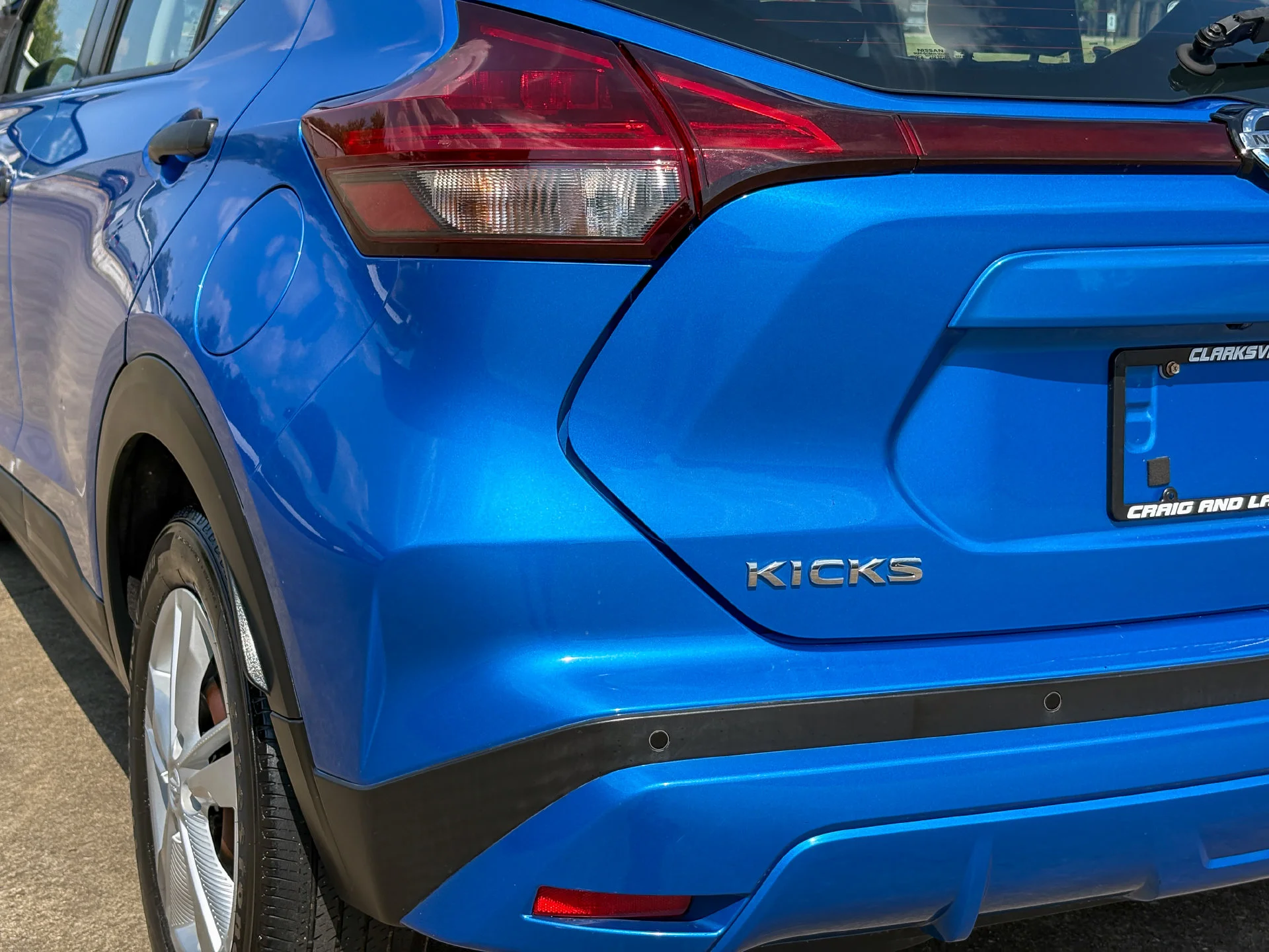 Used 2021 Blue Nissan S image 9