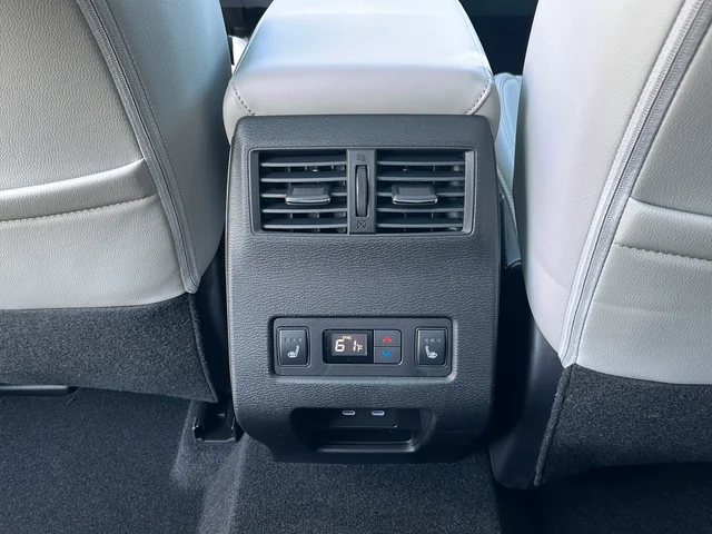 Used 2025 Black Mitsubishi Platinum Edition image 18