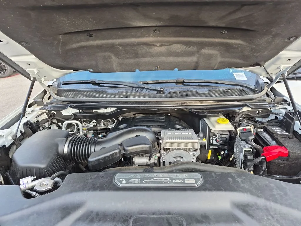 Used 2023 White Jeep Base image 19