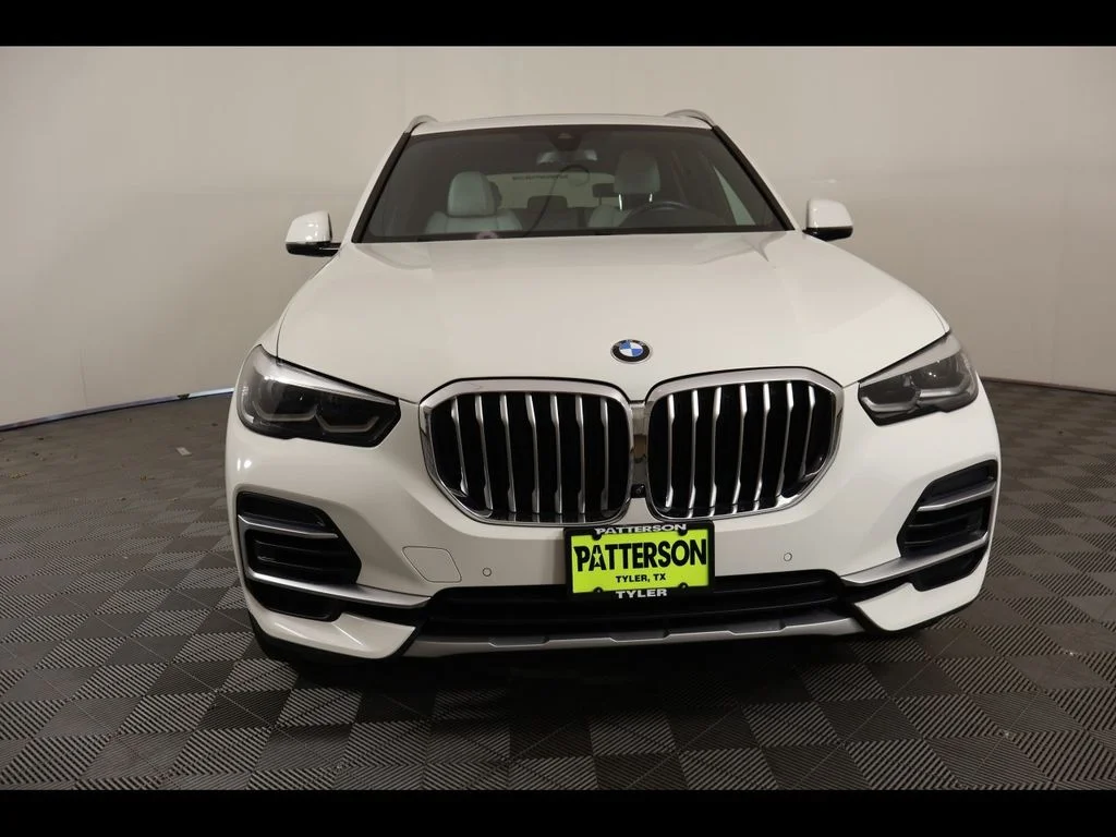 Used 2023 White BMW sDrive40i image 8