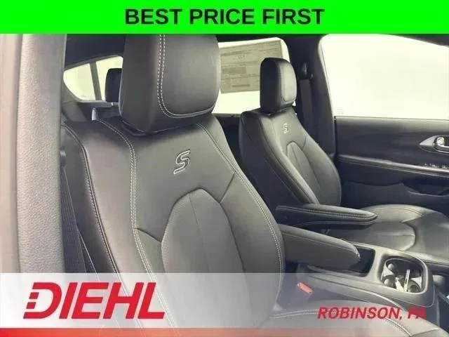 2026 Chrysler Pacifica Select - Photo 14